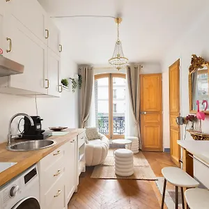  Appartement Haussmannian Elegance Close To Montmartre